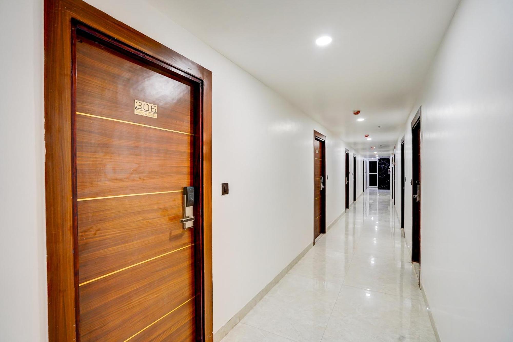 Townhouse Grand Address Hotel And Banquet Ghaziabad Exterior foto